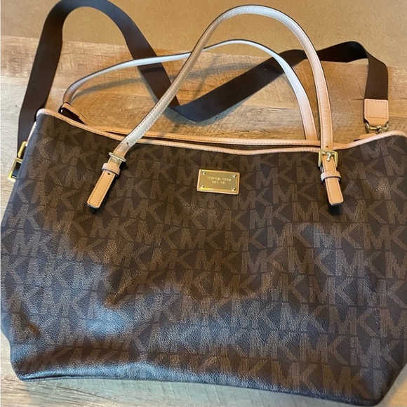 Michael Kors Leather Bag/Tote (large) - Picture 4 of 8